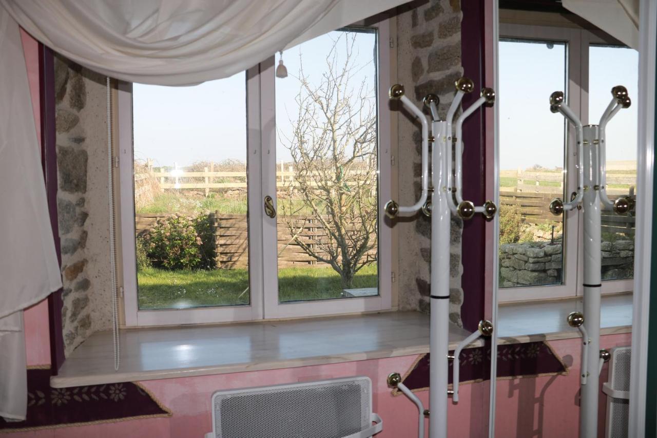 Holiday home Les Aux Volets Roses