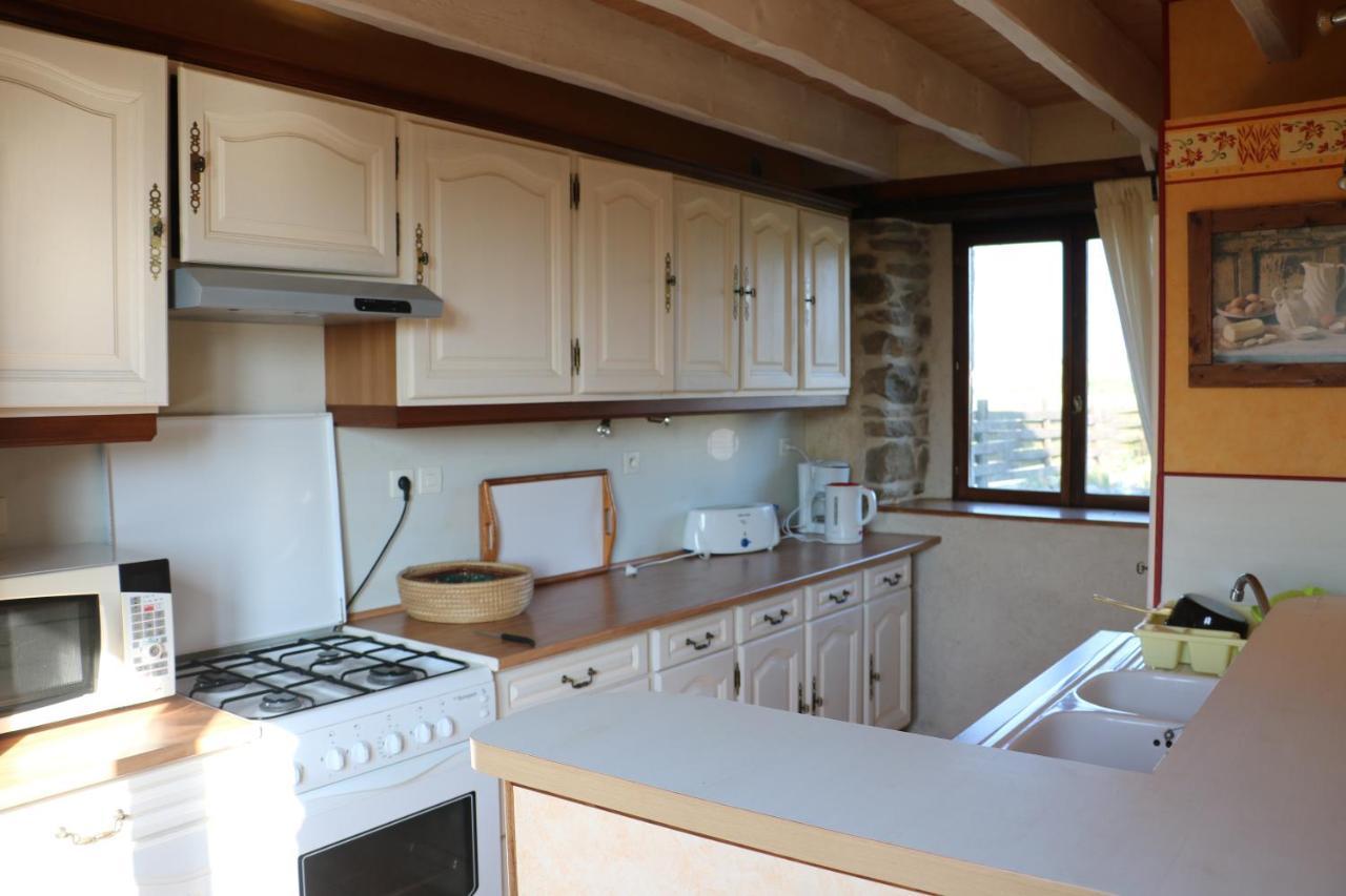 Holiday home Les Aux Volets Roses Landunvez